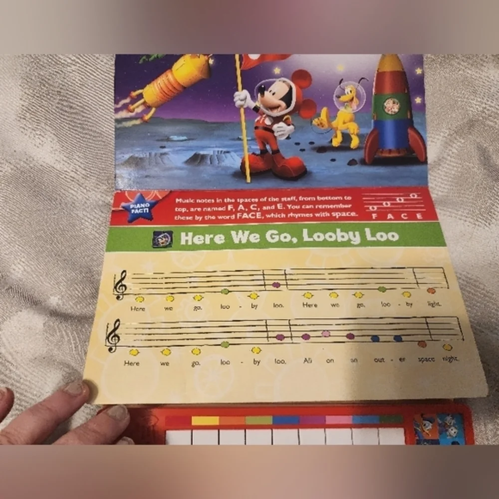 Mickey Disney Junior Interactive Piano Sings Book. Learn to play!Great condition